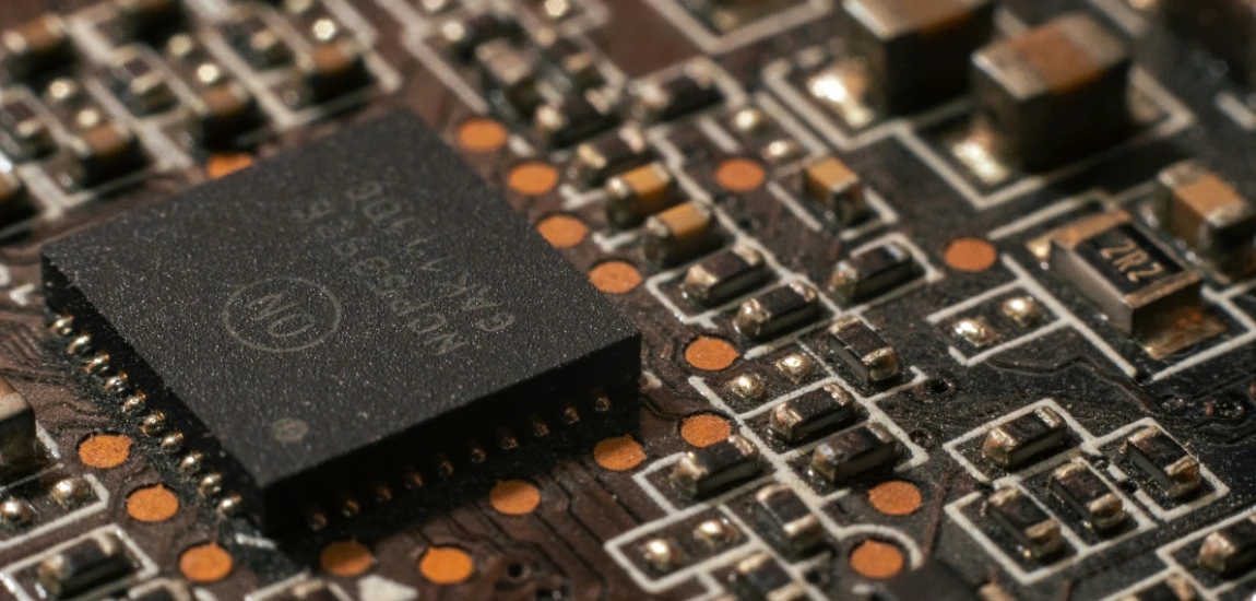 Ambient Intelligence Systems and Invisible Computing