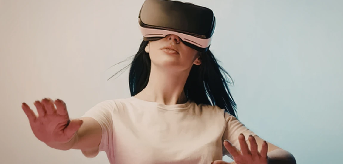 Augmented Reality Intelligence Systems and Immersive Digital Interaction Platforms