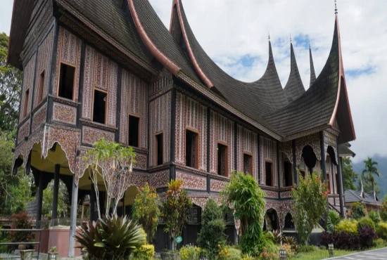 Cultural Heritage Continuity Networks – Connecting Tourism With the Protection of Living Traditions