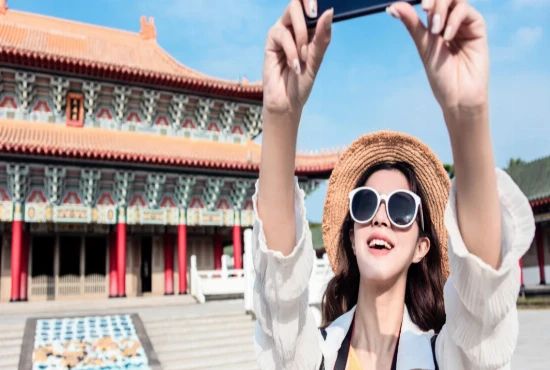 Cultural Immersion Travel: Experiencing Local Traditions, Language, and Community Life