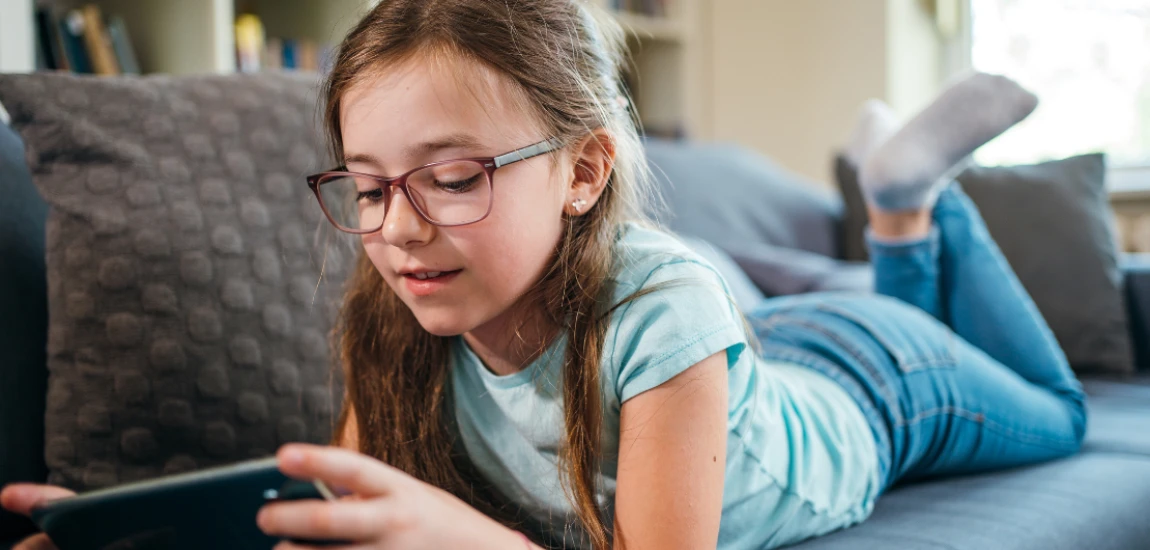 Digital Minimalism in a Hyperconnected World: Using Technology with Balance