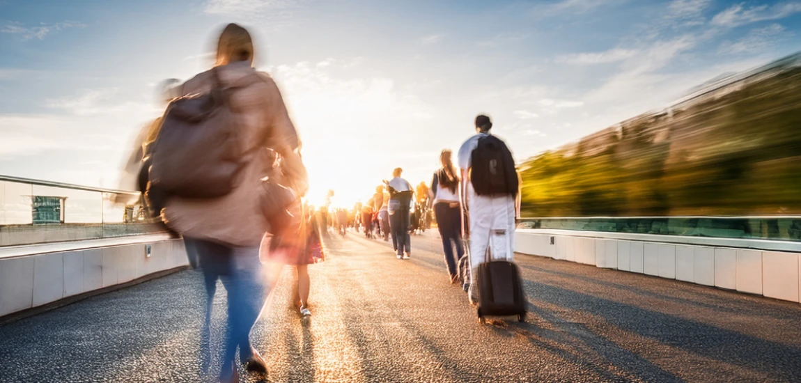 Dynamic Tourist Distribution – Using Real-Time Strategies to Spread Visitors Across Destinations