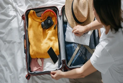 Familiarity Loop Travel – Using Repeated Places and Routines to Settle Faster in New Cities