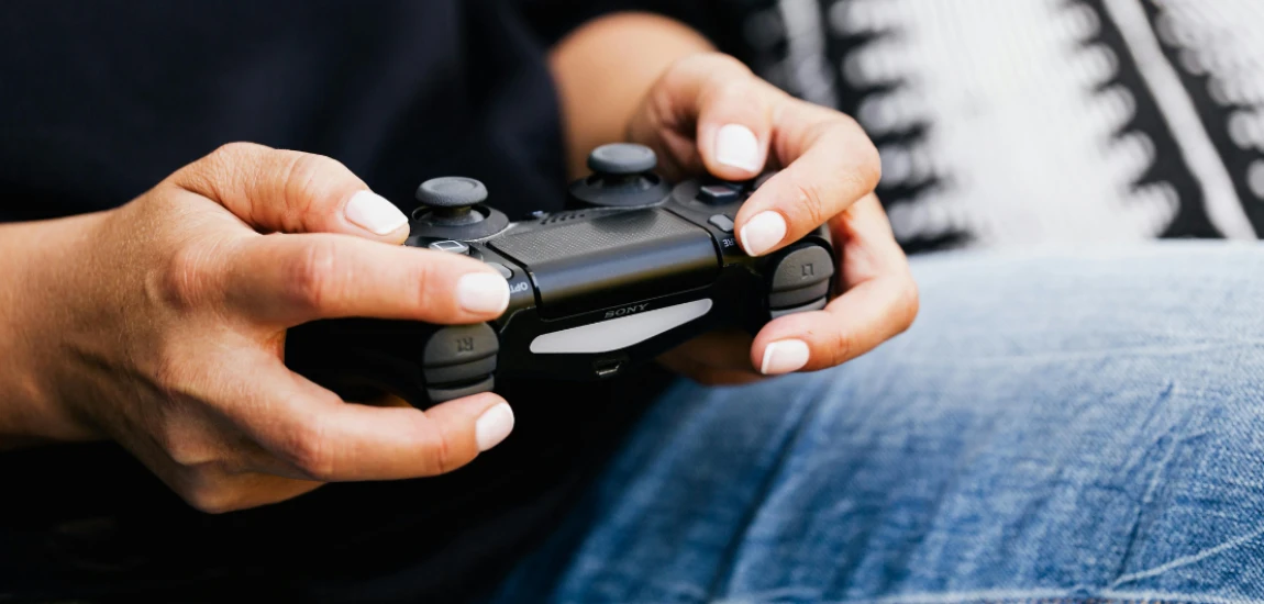 Gaming Culture, Esports Economies, and Interactive Media