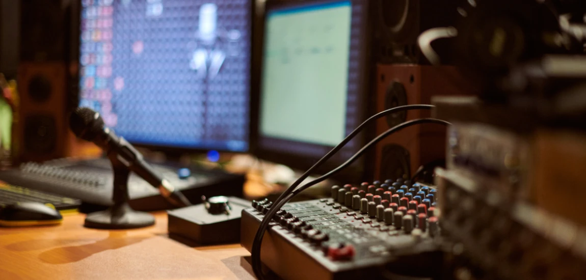 How Attention-Aware Audio Engines Sculpt Soundscapes Around Viewer Gaze and Movement