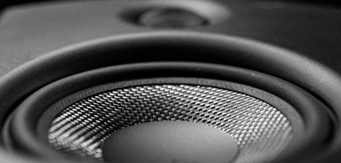 How Autonomous Sound Designers Generate Adaptive Spatial Audio Based on Viewer Focus