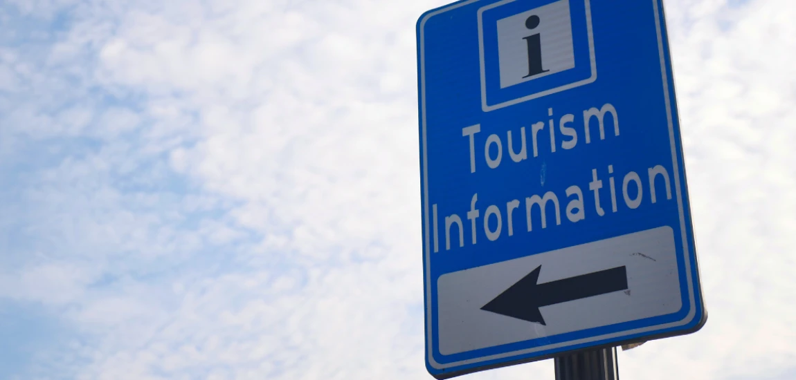 Intelligent Visitor Flow Management – Balancing Tourist Movement Across Different Locations