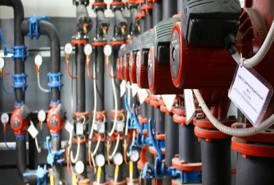 Low-Friction Arrival Systems – Removing First-Day Decisions That Drain Energy