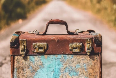 Identity-Safe Wealth Design – Saving Money Without Becoming Someone Else