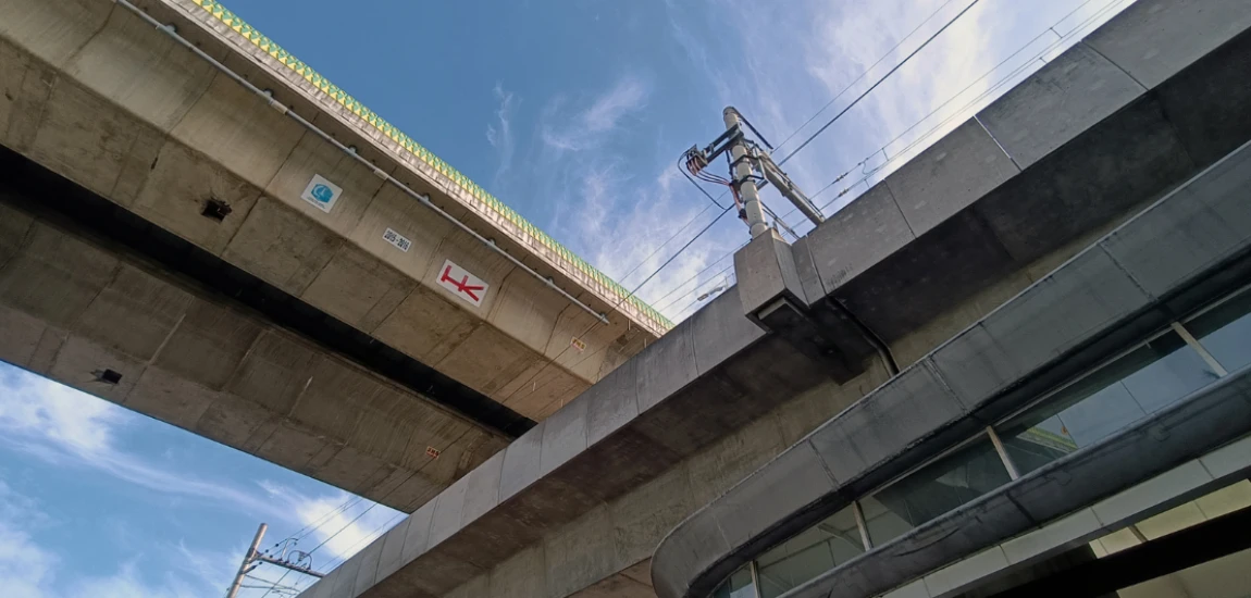 Low-Transition Travel Design – Reducing Daily Location Changes to Protect Cognitive Energy