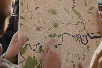 Navigation Confidence Loops – Repeating Routes Until Cities Feel Predictable