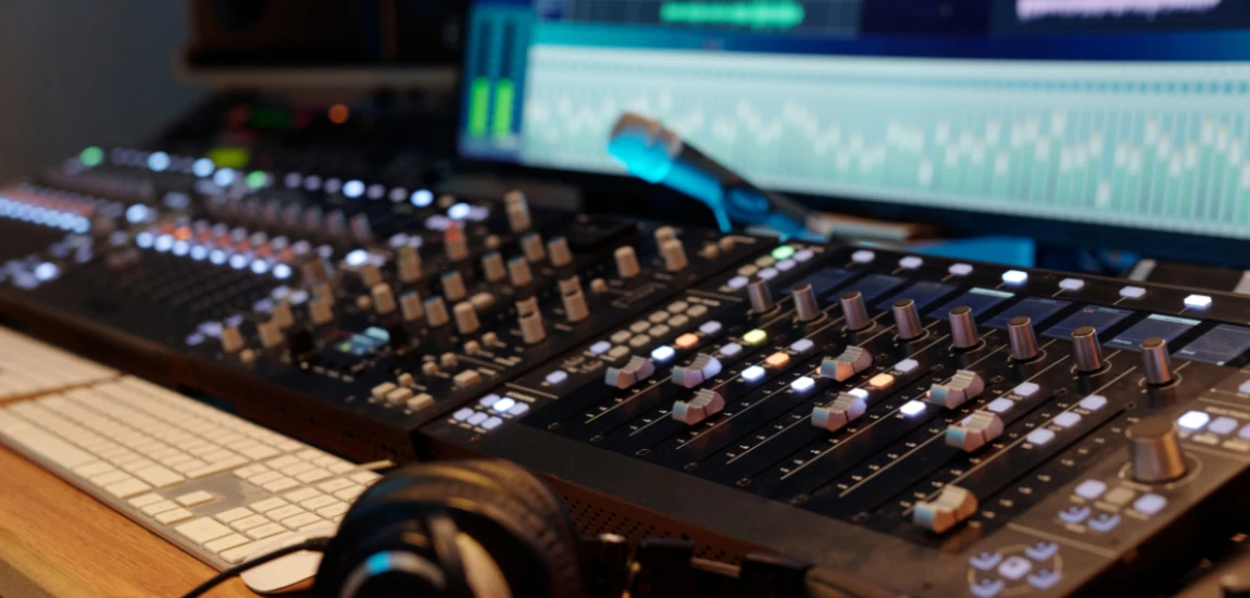 Sentient Soundtracks: Adaptive Scores That Respond to Your Mood and Movement
