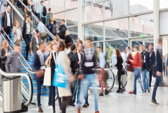Smart Tourist Flow Management – Using Technology to Reduce Crowds and Improve Visitor Movement