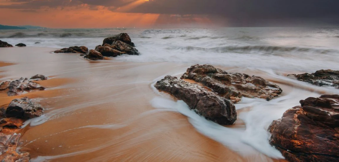 The Beaches That Disappear Completely at High Tide