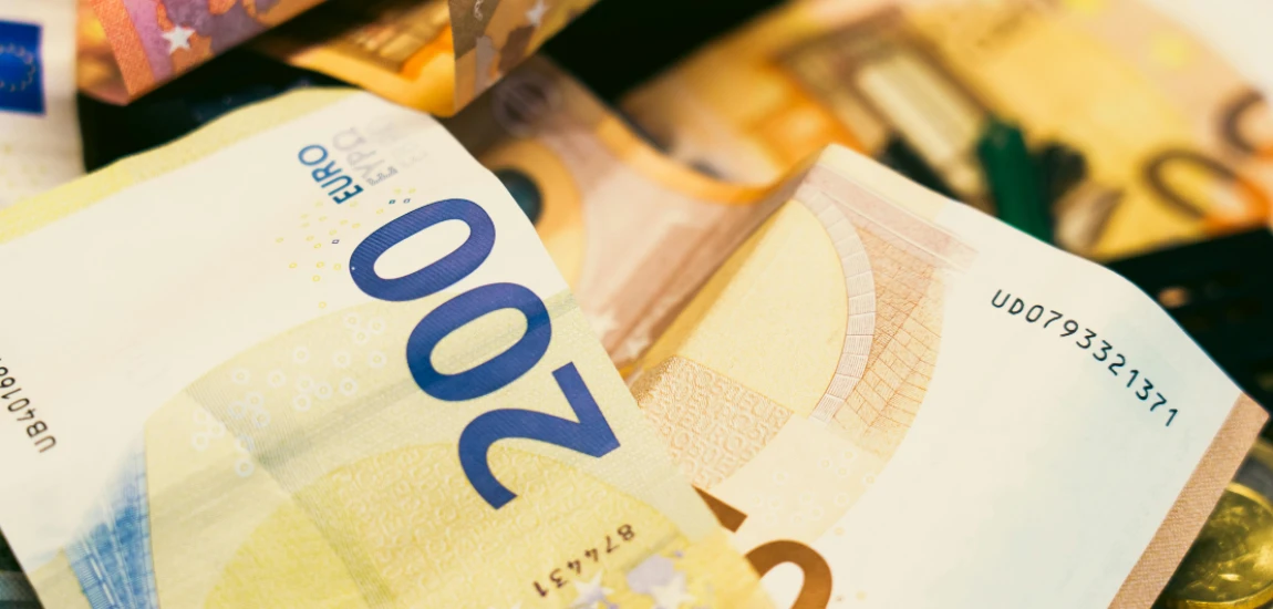 The Economics of Prestige Content: Why Platforms Fund Shows Few People Finish