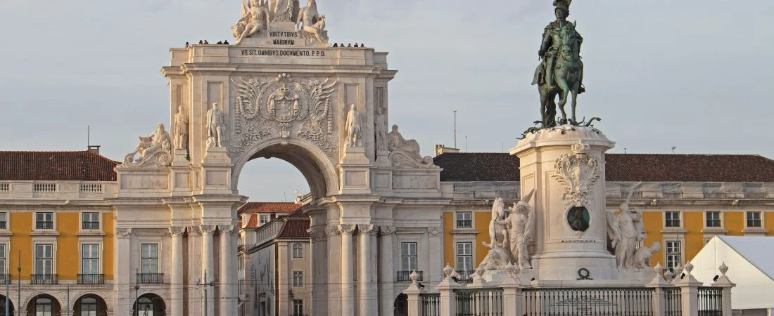 The Beaches That Disappear Completely at High Tide
