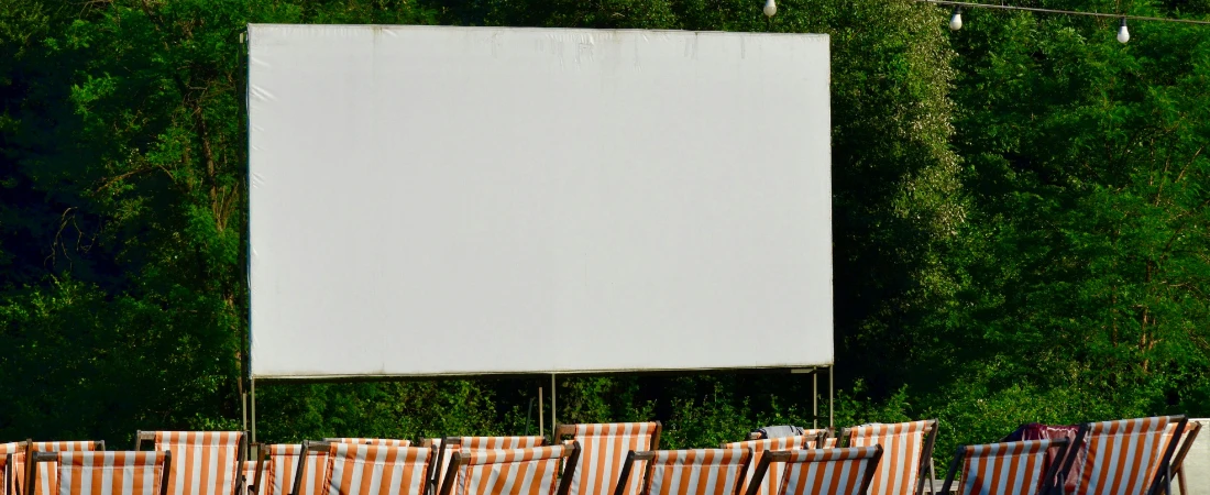 Town Squares That Turn into Theaters at Night