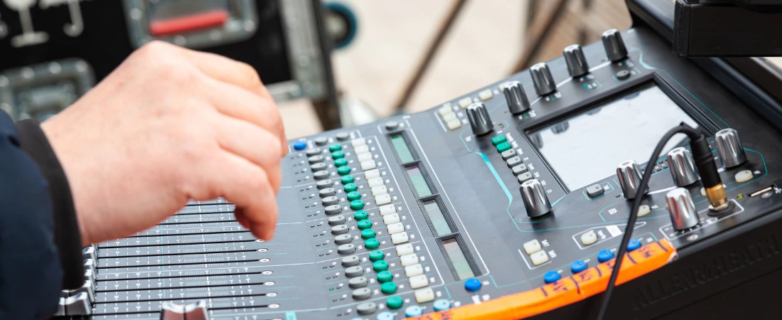 Algorithmic Playlists: Who’s Really Choosing What You Listen To?