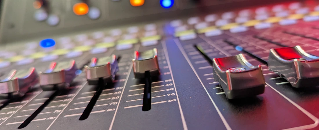 The Sound of Silence: Why Modern Movies Are Using Less Dialogue and More Atmosphere