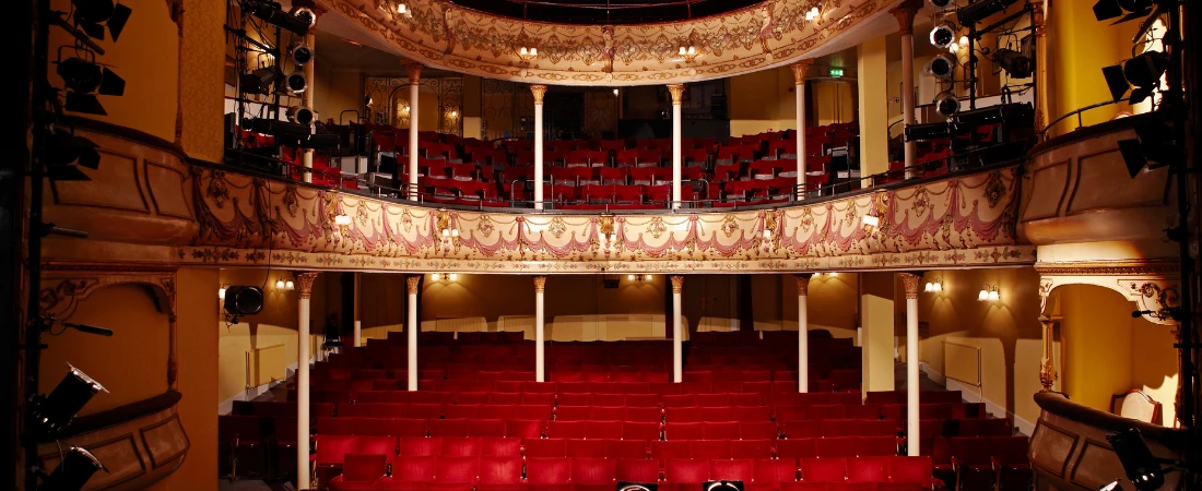 Time-Zone Theatre: Global Premieres, Local Clocks