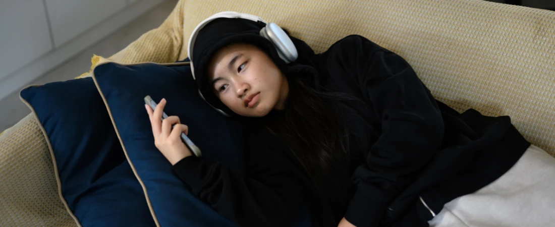 Silence as Strategy: Digital Minimalism and Opting Out as Privilege