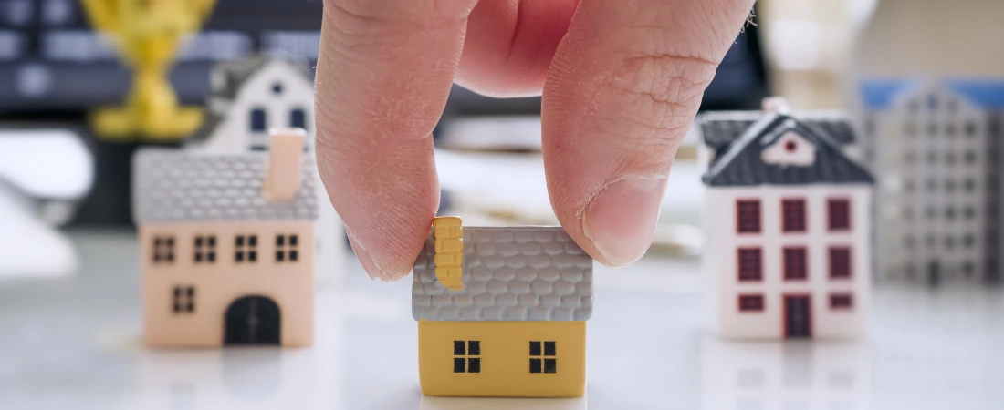 Bio-Link Biographies: How Identity Is Compressed Into Clickable Real Estate