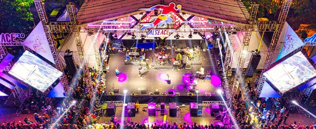 Holo-Culture: The Coming Boom of 3D Mixed-Reality Entertainment Spaces