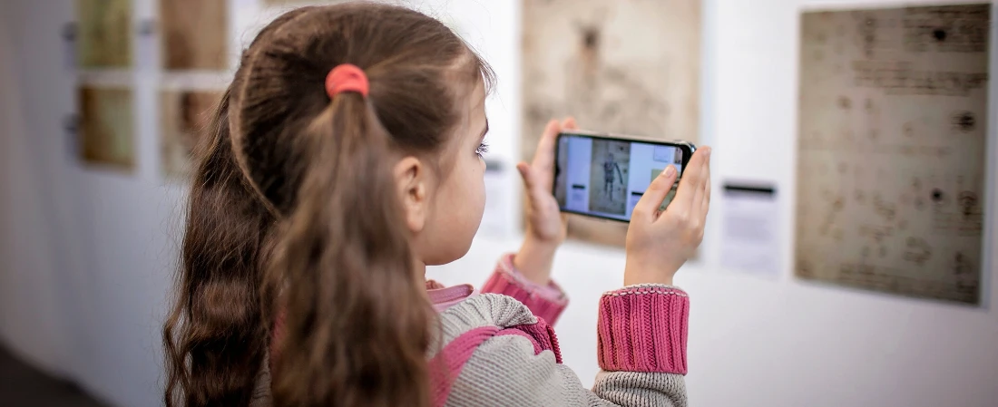 Screenless Stories: XR, Wearables & the Post-Display Era