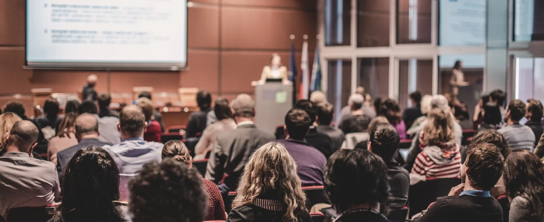 Hyperlinked Realities: Crafting Stories Across a Multiverse of Platforms