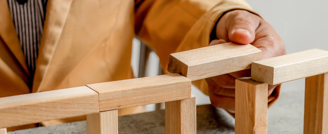 Mirror-Logic Storytelling: Plots That Challenge Your Cognitive Biases Through Reflective Behaviors