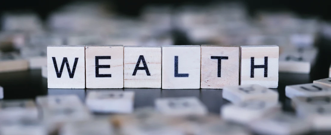 Identity-Stable Wealth Building – Growing Savings Without Forcing Lifestyle Change