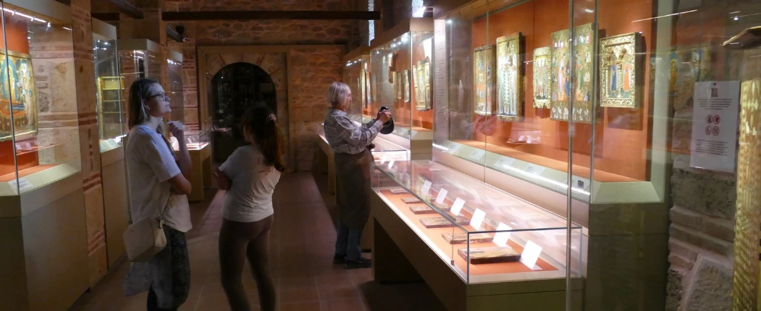 Familiarity Scaffolding – Layering the Known Into the Unknown While Traveling