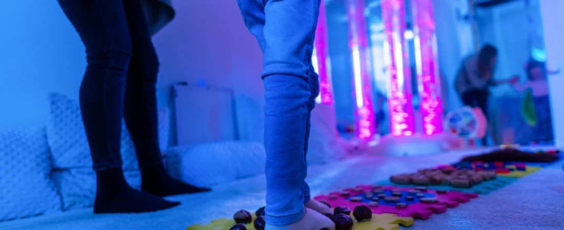 Sensory-Balanced Itinerary Design – Alternating High-Stimulus and Low-Stimulus Environments