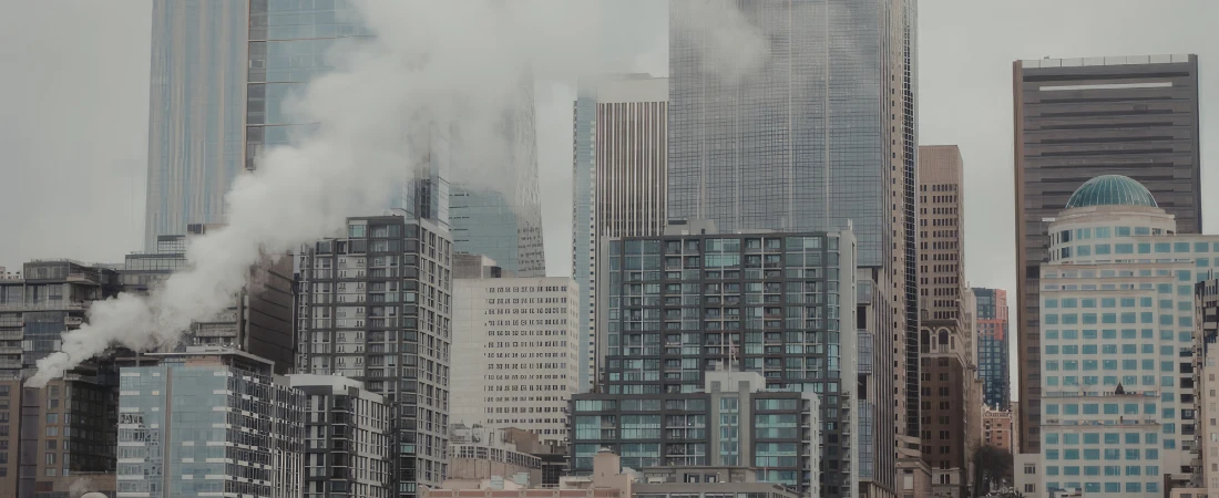 Low-Carbon Micro-Itineraries: Exploring Cities Through Walkable, Emission-Light Zones