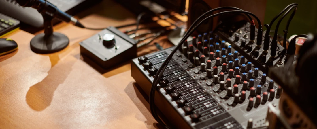 Digital Signal-to-Noise Optimization: Filtering High-Value Information in Data-Dense Environments