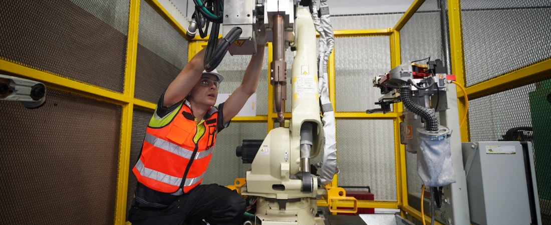 Algorithmic Trust Calibration: Measuring When to Rely on Automation vs Human Judgment