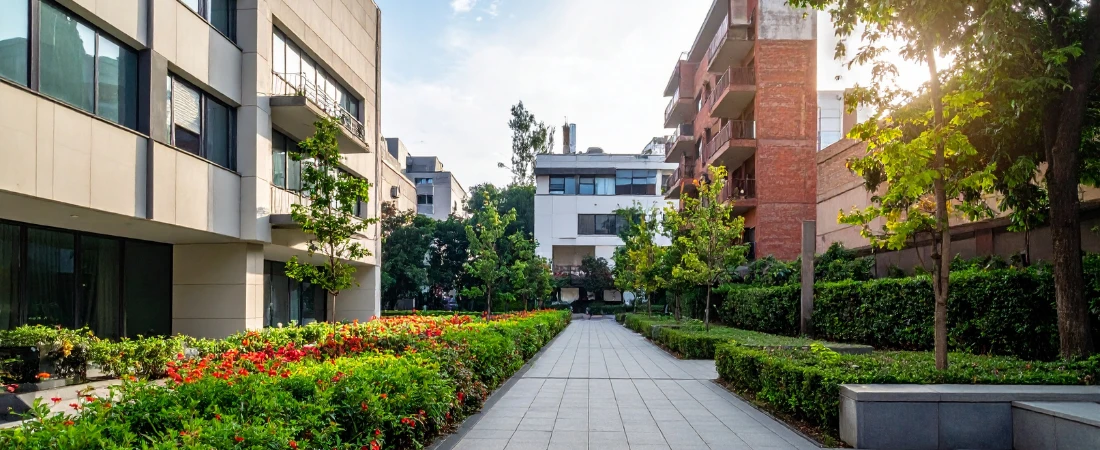 Urban Quiet-Zone Discovery Models – Identifying Low-Noise Areas in Dense Cities for Restorative Travel Experiences