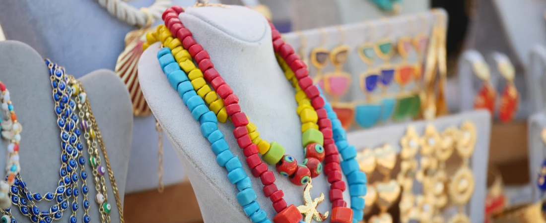 Local Craft and Artisan Tourism: Discovering Destinations Through Traditional Crafts and Handmade Products