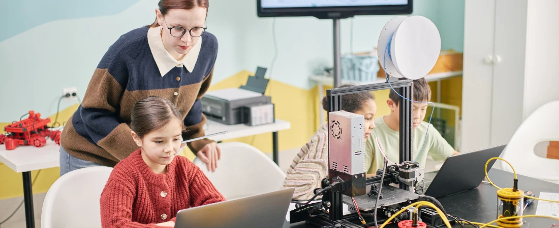 Ambient Computing Environments: Technology That Works Quietly in the Background of Everyday Life