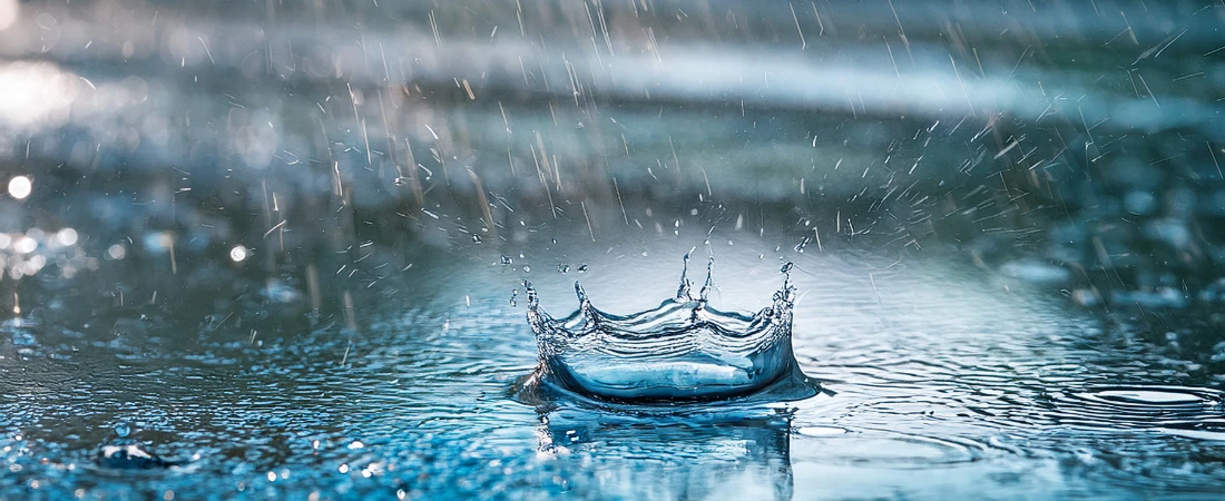 Climate-Adaptive City Exploration: Smart Urban Travel Planning for Heat, Rain, and Seasonal Comfort