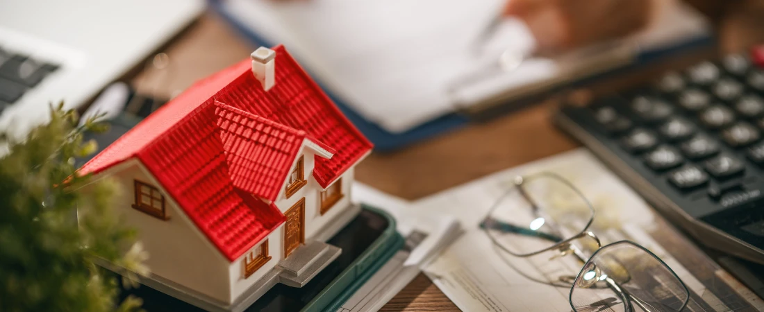 Swarm Intelligence Algorithms and Decentralized Multi-Agent Coordination Models