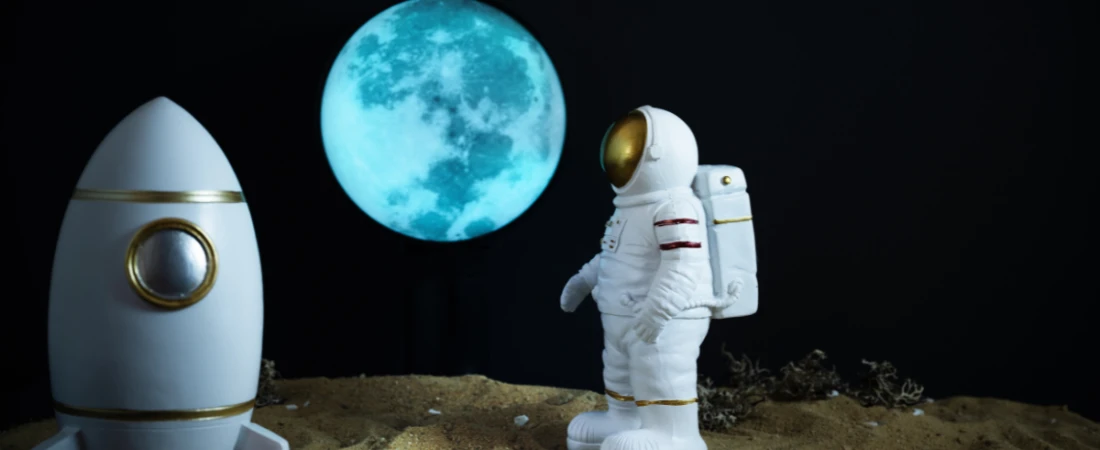 Autonomous Space Habitat Networks and Sustainable Extraterrestrial Living Technologies